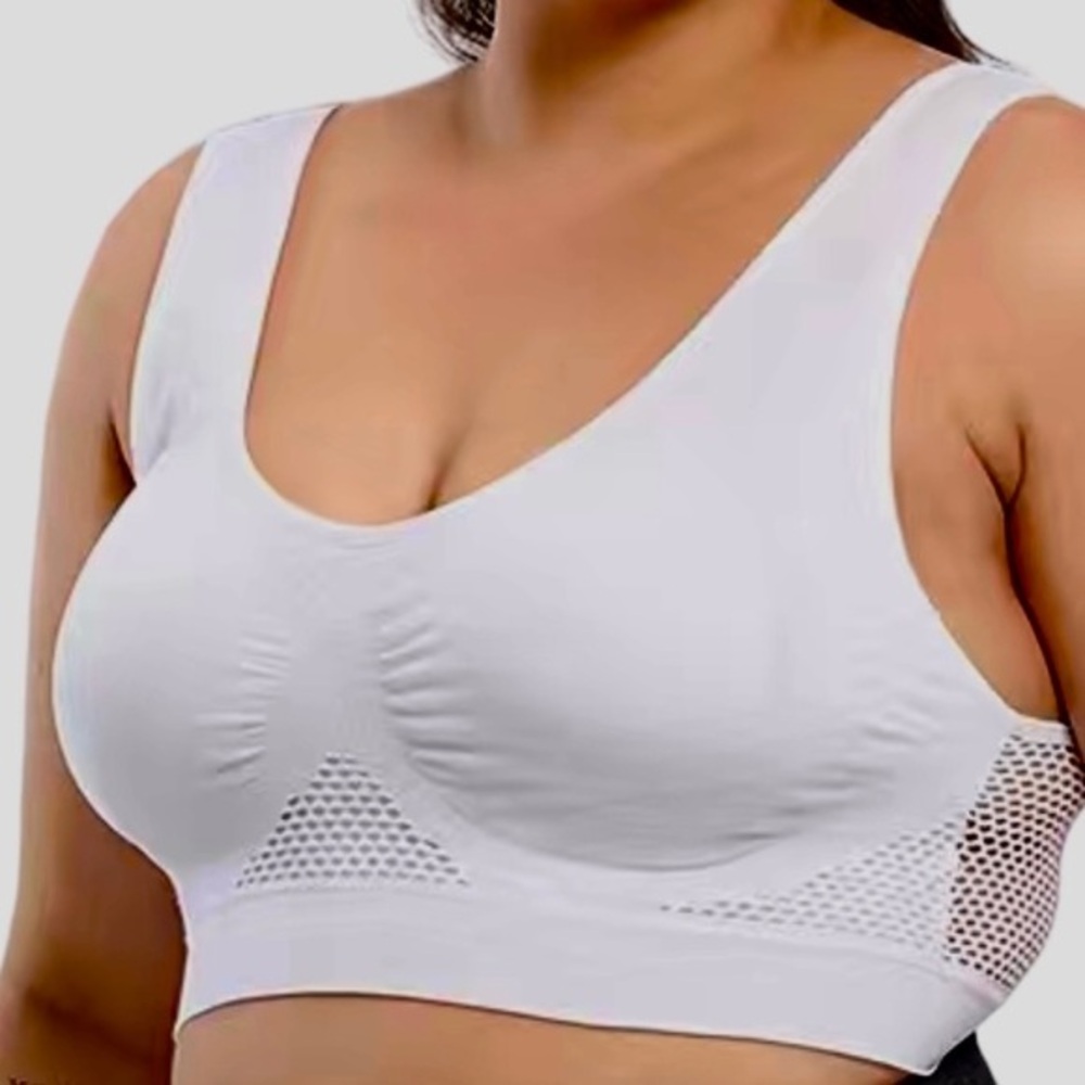 New! Comfortable White Sports Bra 1XL Bralette New in Package
